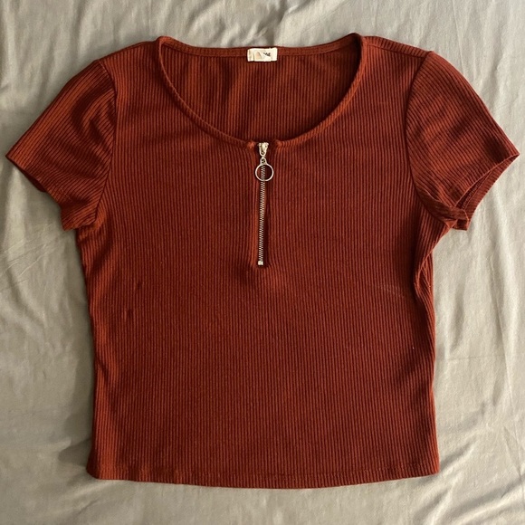 Garage Ribbed Zipper Crop Tee Size Medium - Picture 2 of 4